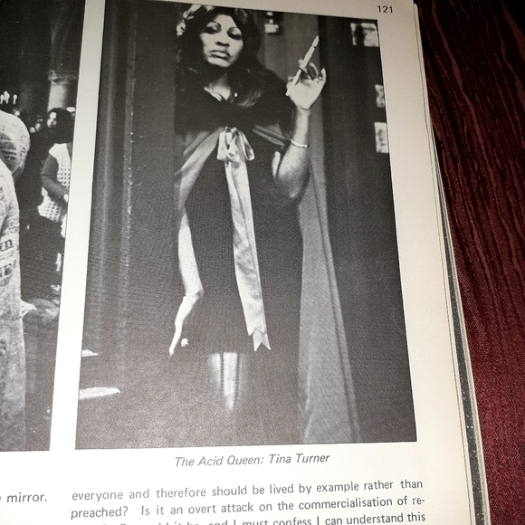 A DECADE OF THE WHO AN AUTHORISED HISTORY IN MUSIC COPYRIGHT 1977 PAPERBACK - Picture 10 of 16